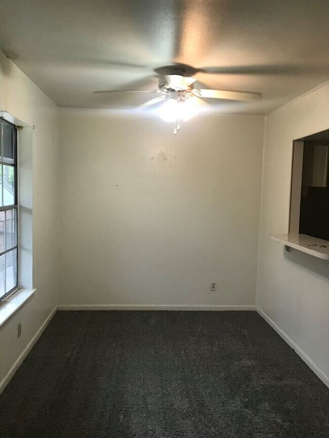 Building Photo - GREAT FAIRFIELD OAKS CONDO
