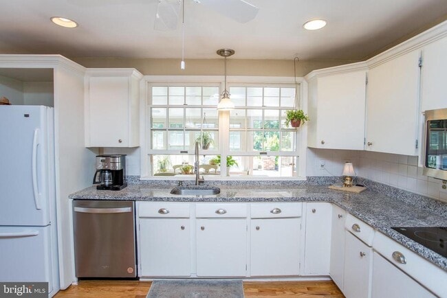 Building Photo - 67 Townview Dr