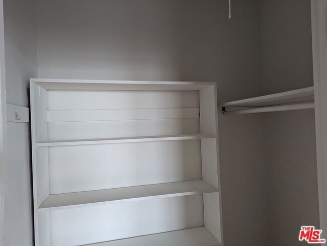 Building Photo - 634 S Gramercy Pl