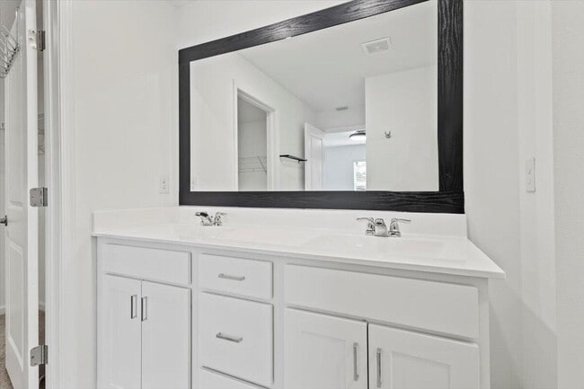 Building Photo - 1338 Colebrook Cir SW