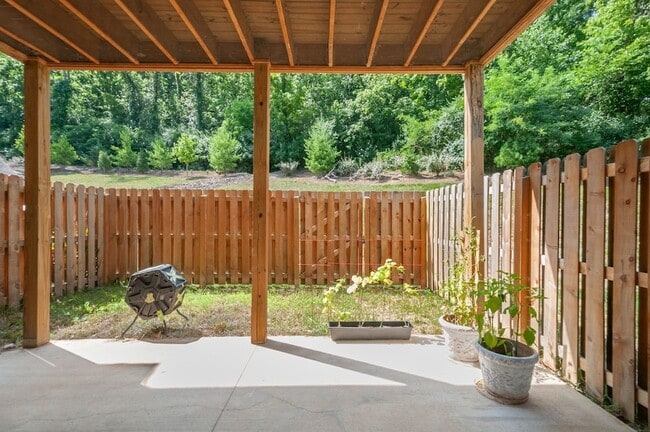 Building Photo - 207 Stonecrest Cir