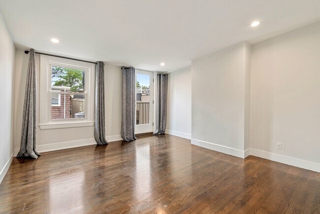 Building Photo - 110 Elm St