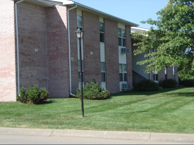 Primary Photo - Burlington River Apartments