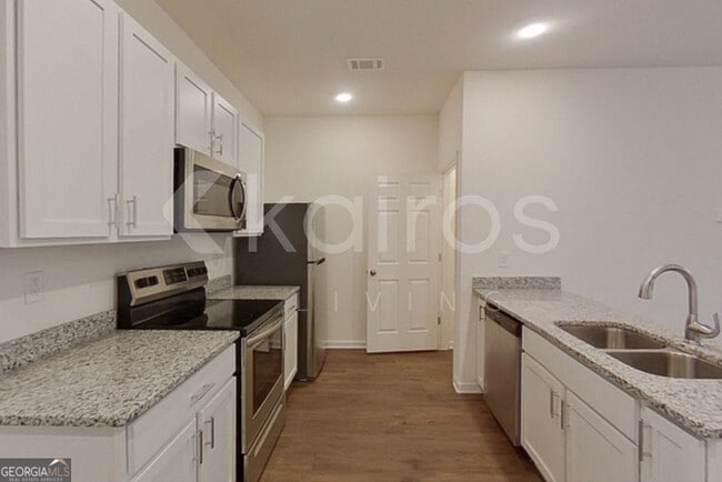 Building Photo - 202 Long Is Dr