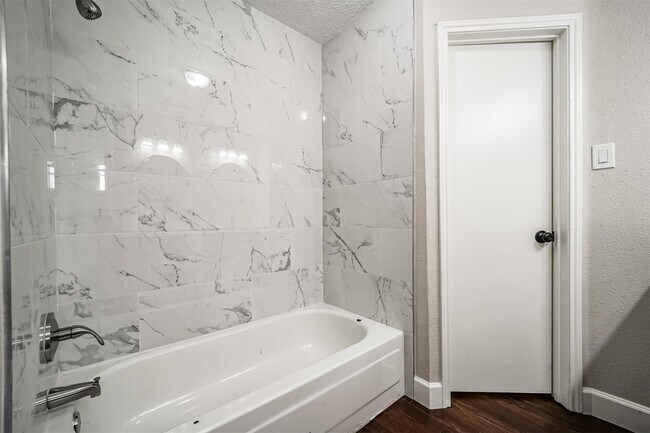 Building Photo - 16974 Cairntosh St