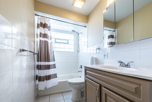 Building Photo - 3804 N Harlem Ave