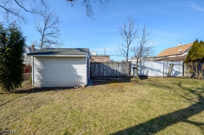 Building Photo - 29 13th Ave