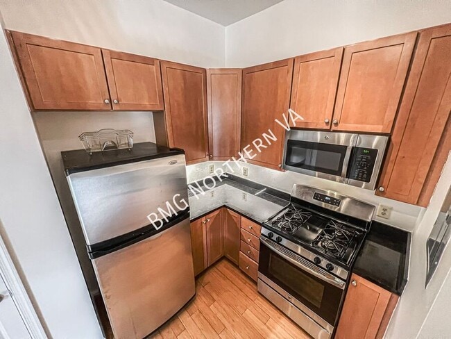 Building Photo - 309 Holland Ln