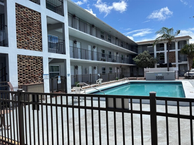 Building Photo - 1021 NE 24th Ave