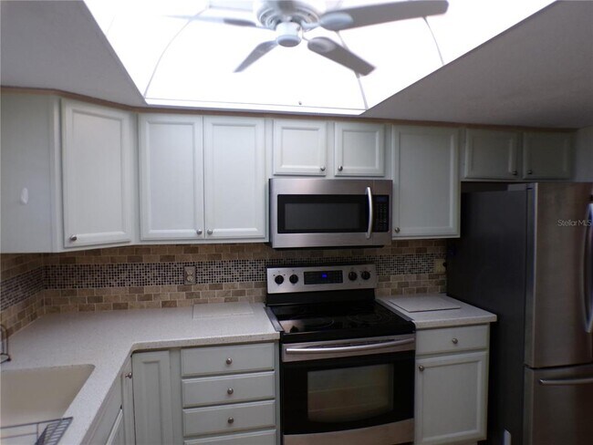 Building Photo - 102 Capri Isles Blvd