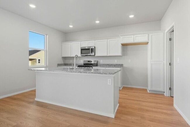 Building Photo - Spacious 4-Bedroom Home with Loft, 3 Baths & 3-Car Garage