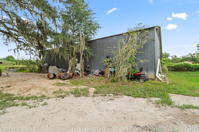 Building Photo - 890 Sally Lake Rd