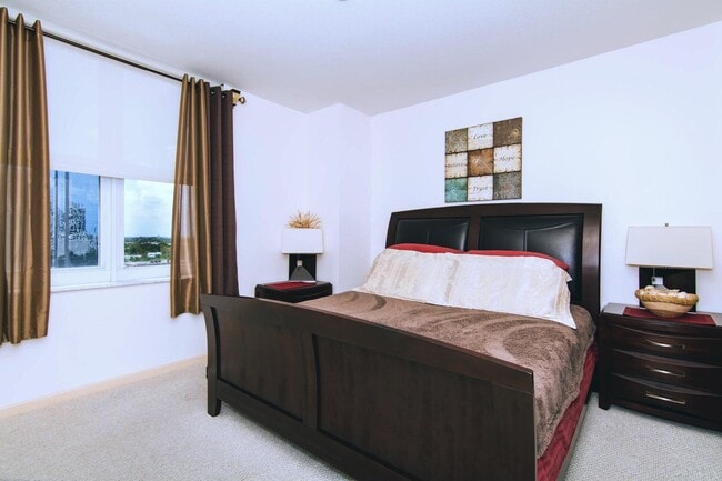 Building Photo - 511 SE 5 Ave