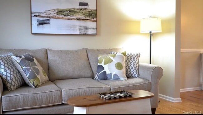 Building Photo - 1 Shadow Vale Dr