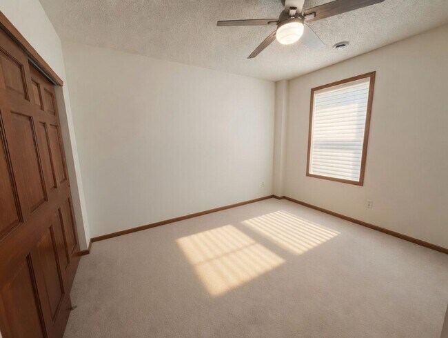 Building Photo - Rare executive rental in chanhassen! 5 beds no upgrade left behind!!!