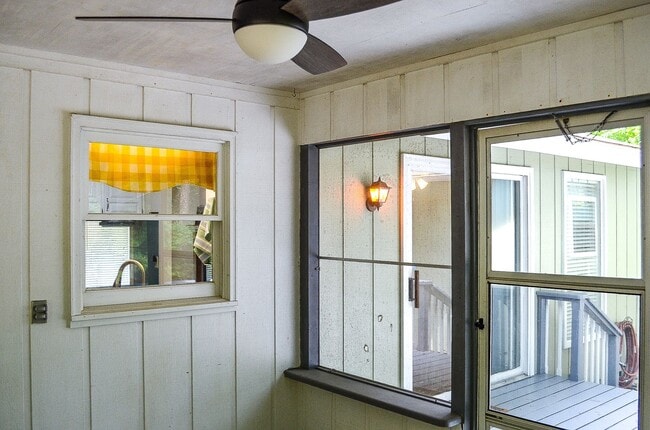 Building Photo - Central Hot Springs Village/Home/Unfurnished