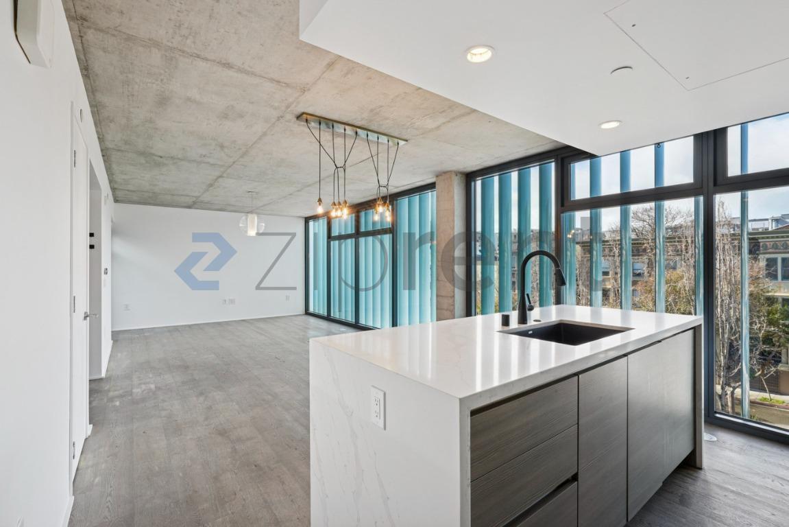 Building Photo - 8 Octavia St