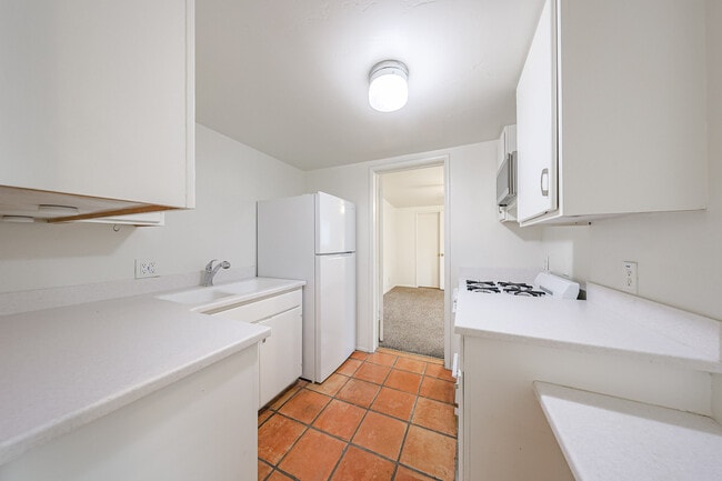 Building Photo - 1023 E Meadowbrook Ave