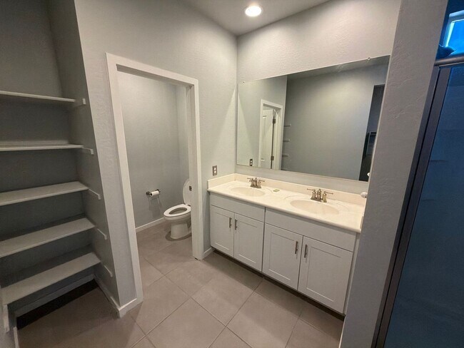 Building Photo - 3673 E Sandoval Dr