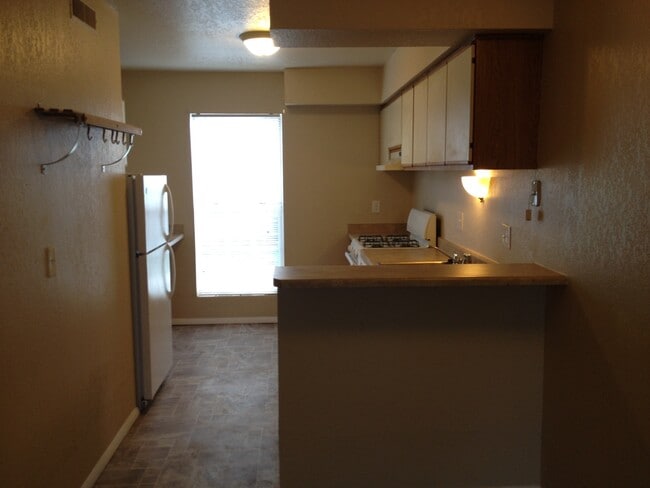 Building Photo - 2 bedroom condominium near Academy and Aus...