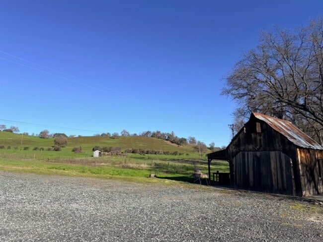 Building Photo - Charming 1 Bedroom Home with Bonus Room in a Serene, Secluded Setting