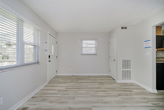 Building Photo - Bright & Inviting 2BR Home Near the Monon Center
