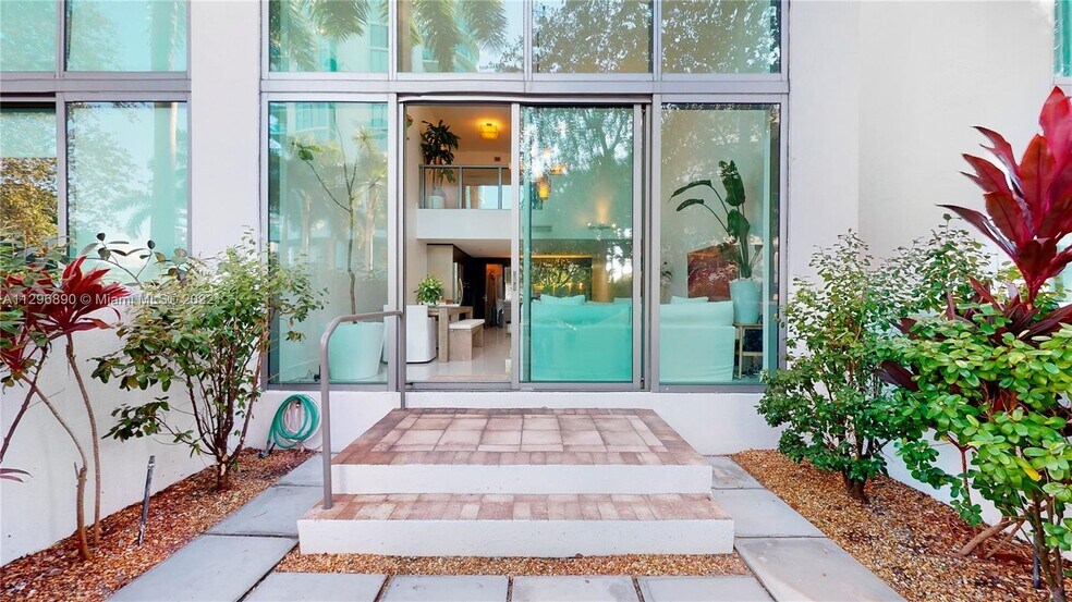 View - Apartment front view - 6000 Collins Ave