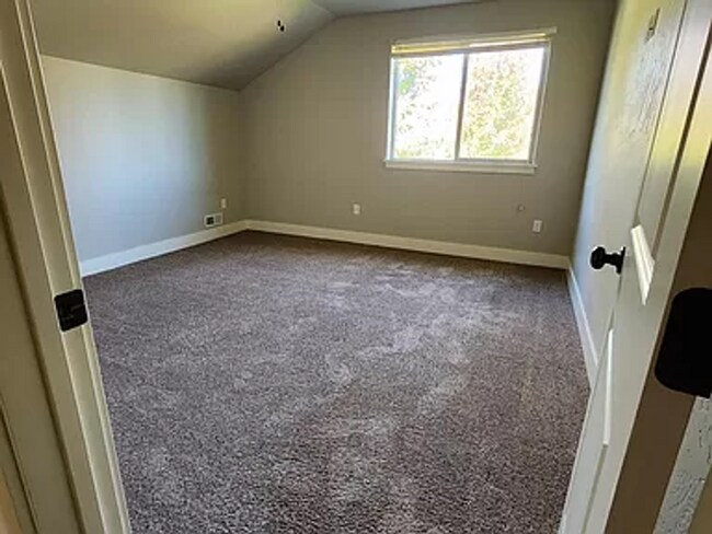 Building Photo - Beautiful 3 bed 3 bath home available in Cheney WA!