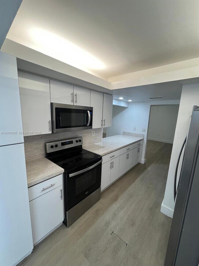 Building Photo - 1400 W 39th Pl