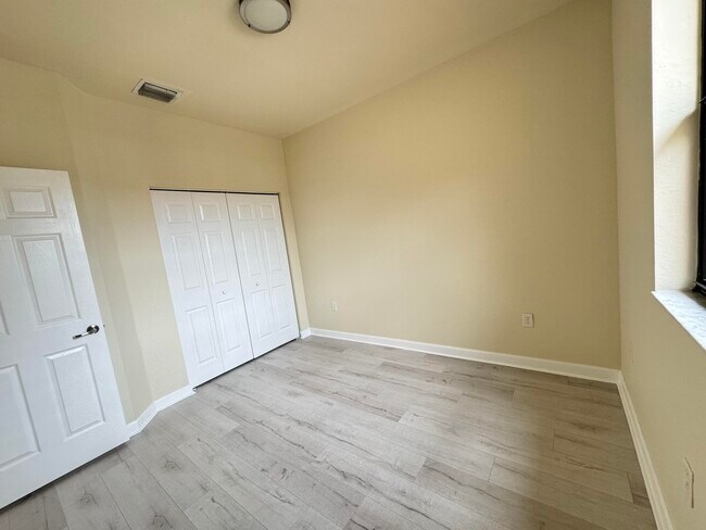 Building Photo - 3317 W 90th St