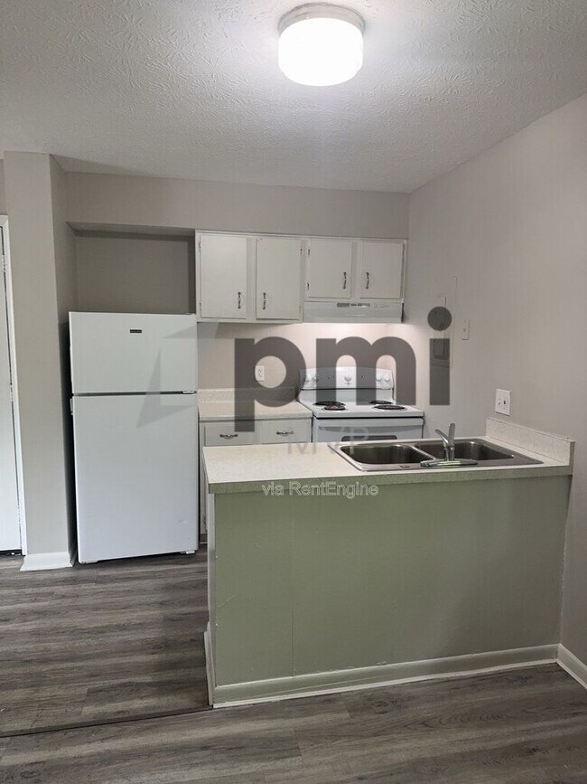 Building Photo - 822 Whitethorne Ave