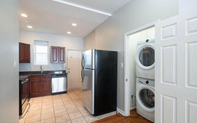 Building Photo - 1326 S Mole St