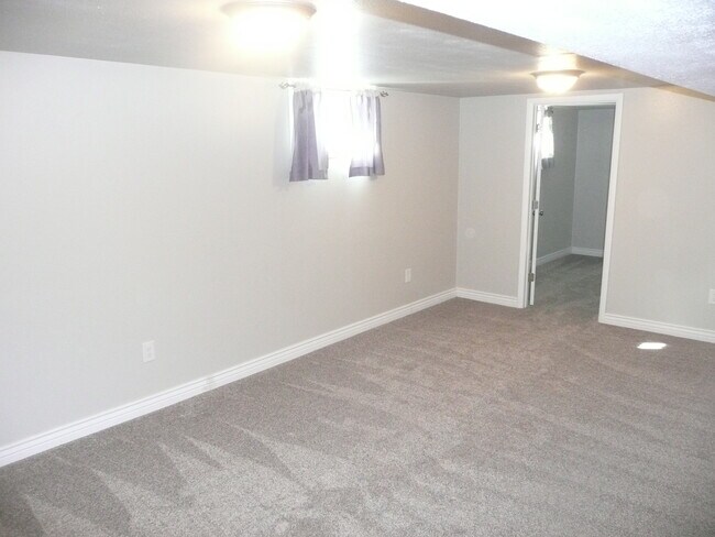 Building Photo - 108 J W Ct
