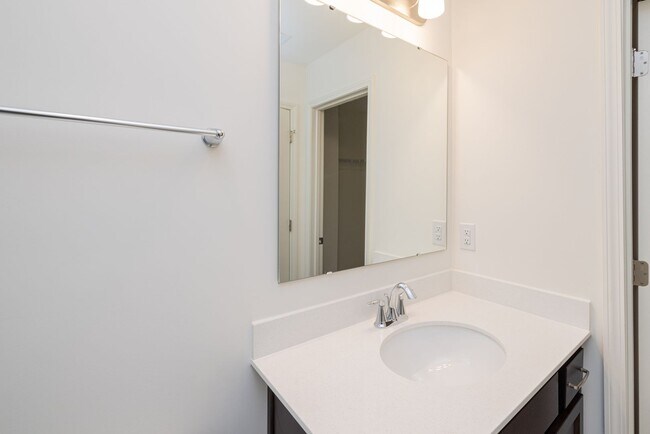Building Photo - READY IN AUGUST 3 br 2.5 Townhome Near His...