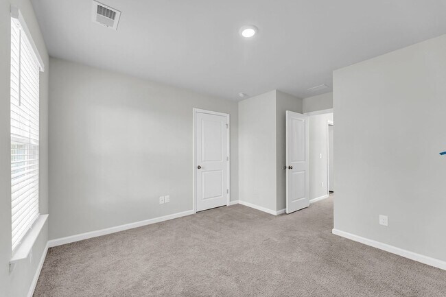 Building Photo - 550 Wayton Cir