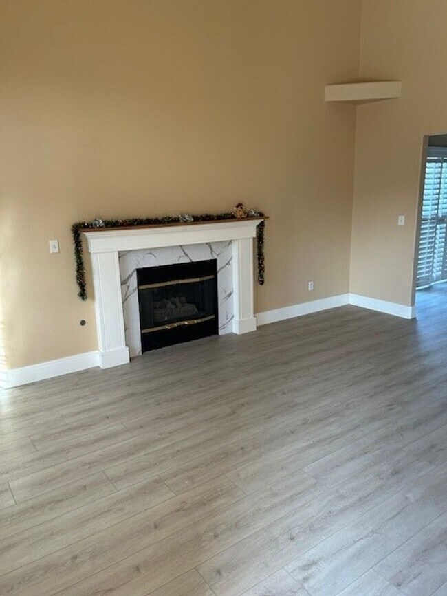 Building Photo - Beautiful 2 bedrooms