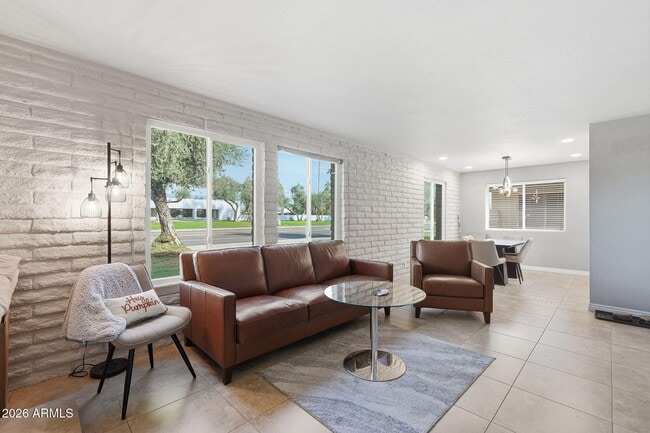 Building Photo - 2015 E Southern Ave