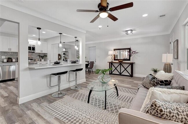 Building Photo - 6660 17th Ln N