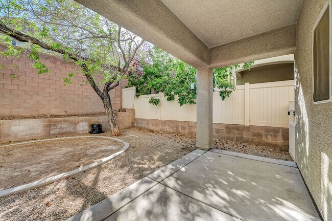 Building Photo - Stunning Northwest three bedroom w/ a loft!