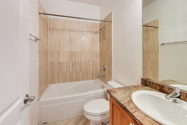 Building Photo - Available July 1st - 3 Bedroom in Wicker Park