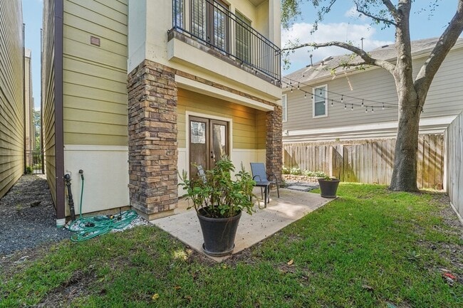 Building Photo - 2421 Beall St