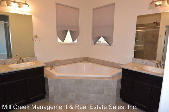 Building Photo - 4 br, 3 bath House - 2618 W. Sady