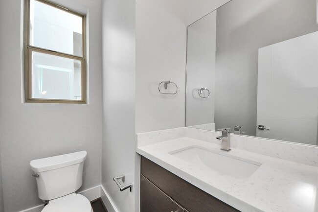 Building Photo - 3204 Sherman St