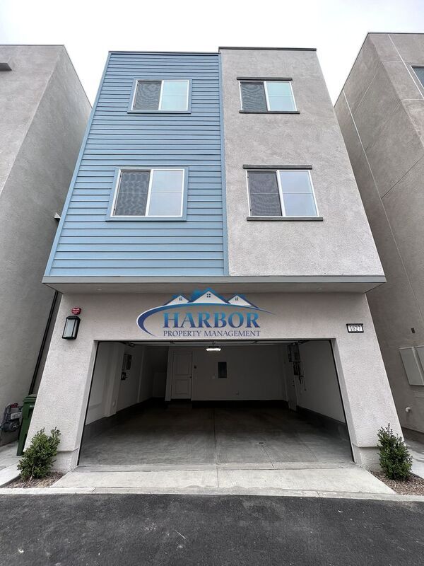 Building Photo - 1627 Hornet Dr
