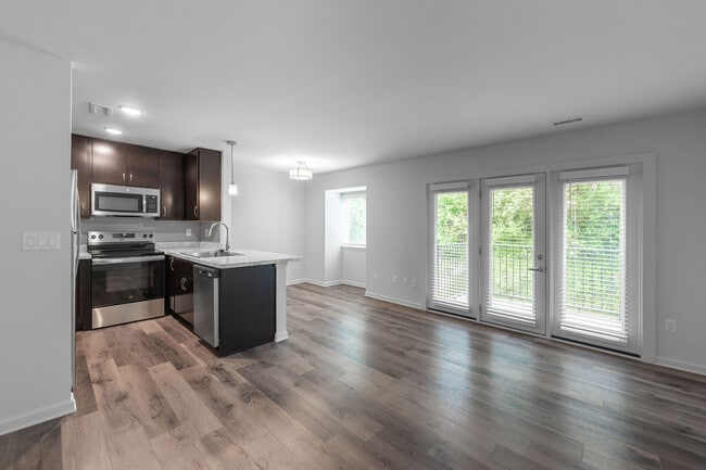 Building Photo - Montclair in the Woods