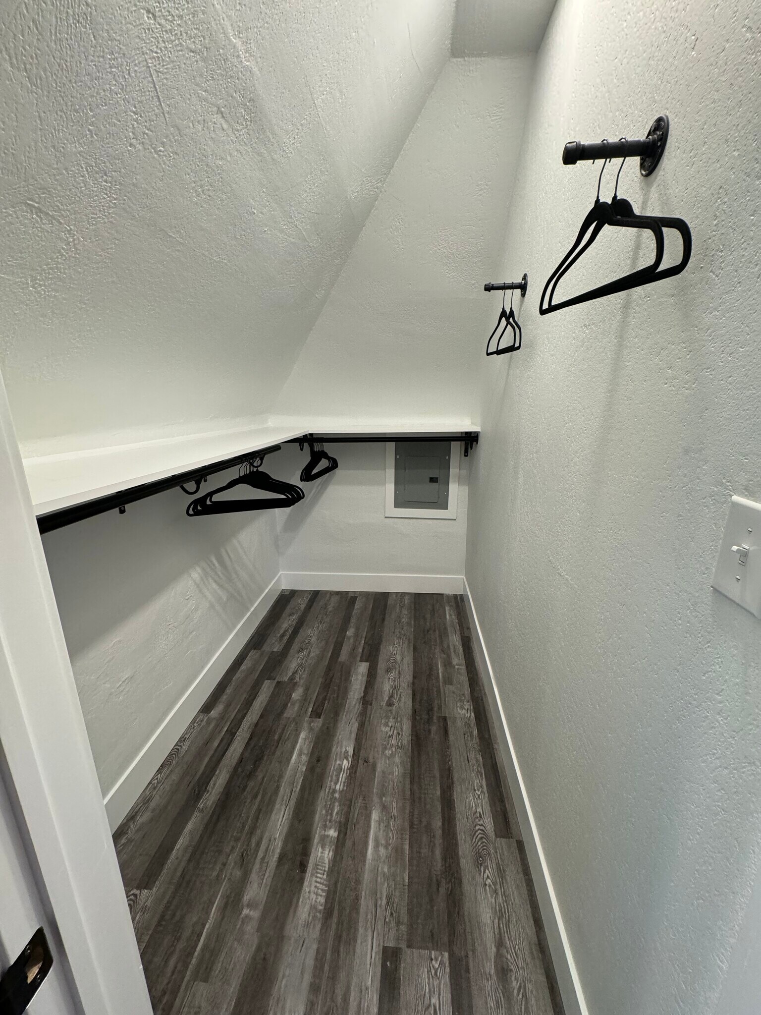 Building Photo - 664 New Castle Road