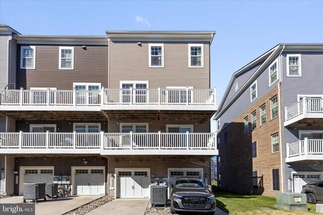 Building Photo - 9717 Tealbriar Dr