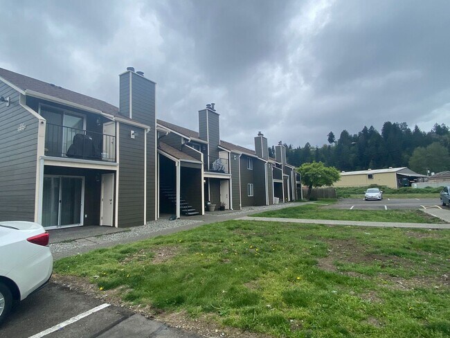 Building Photo - 104 Tacoma Blvd S