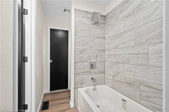 Building Photo - 4 bedroom Single Family home in Fianna Hils