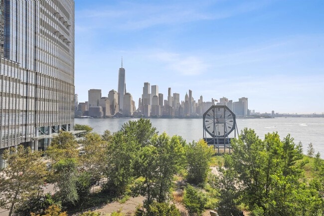 Building Photo - 25 Hudson St